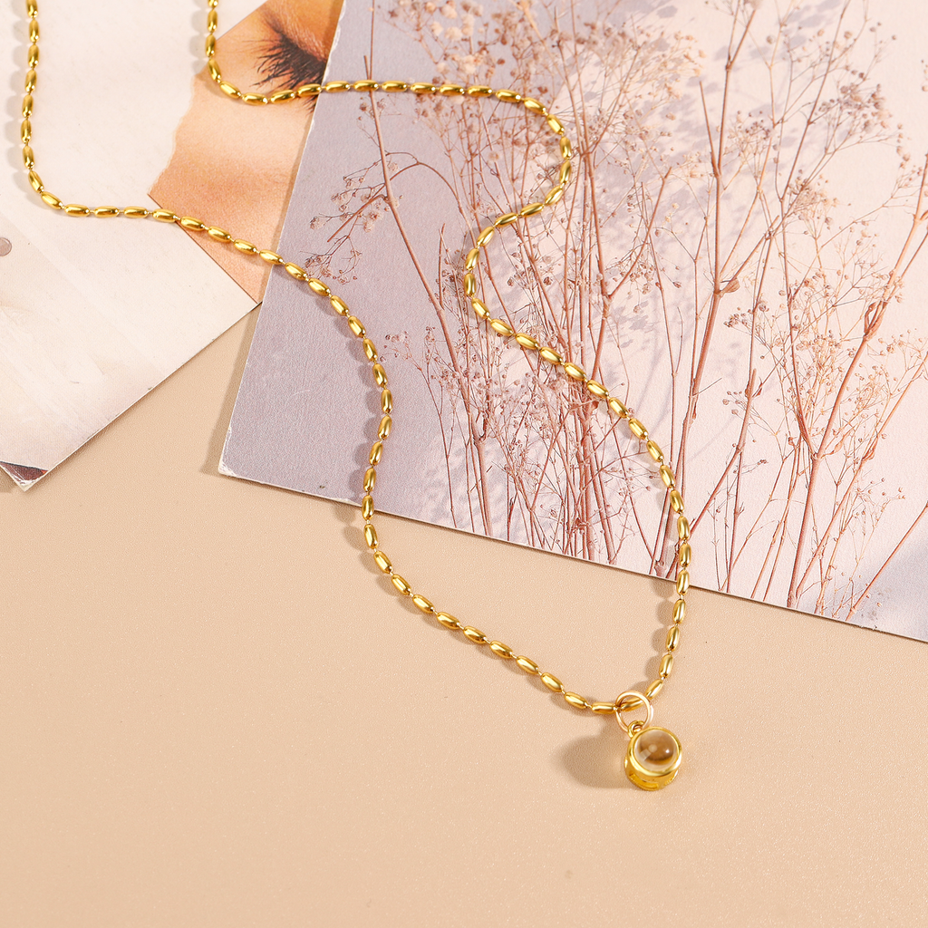 projection necklace