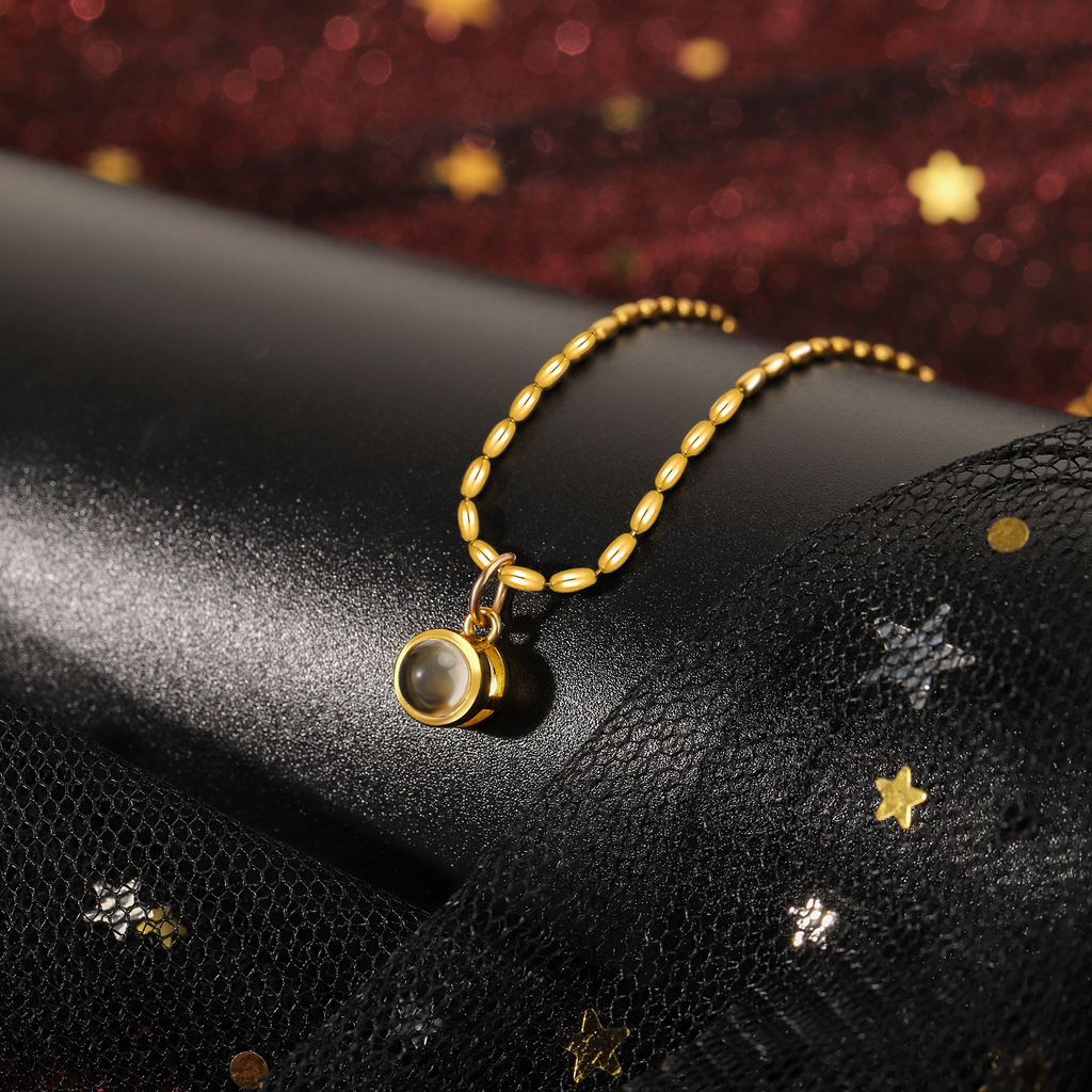 projection necklace