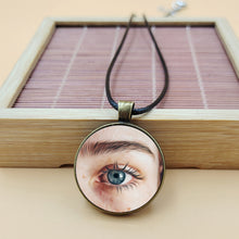 Load image into Gallery viewer, eyes necklace