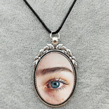 Load image into Gallery viewer, eyes necklace